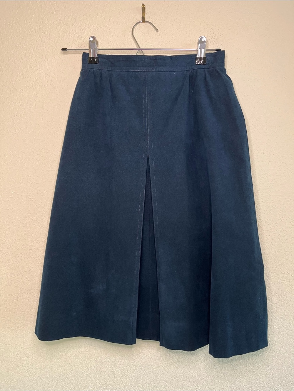 Neiman-Marcus Vintage Suede Classic Navy A-Line Skirt Lined S 25”x 24”